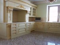 Сочетание напольной плитки и общего дизайна кухни